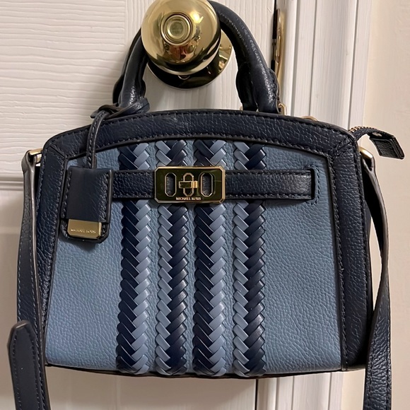 Michael Kors New w/o tags navy and light blue woven handbag - Picture 1 of 7